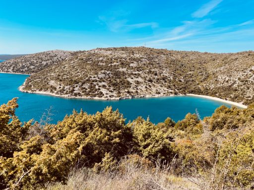 Strand im Nachbarort - Rakalj